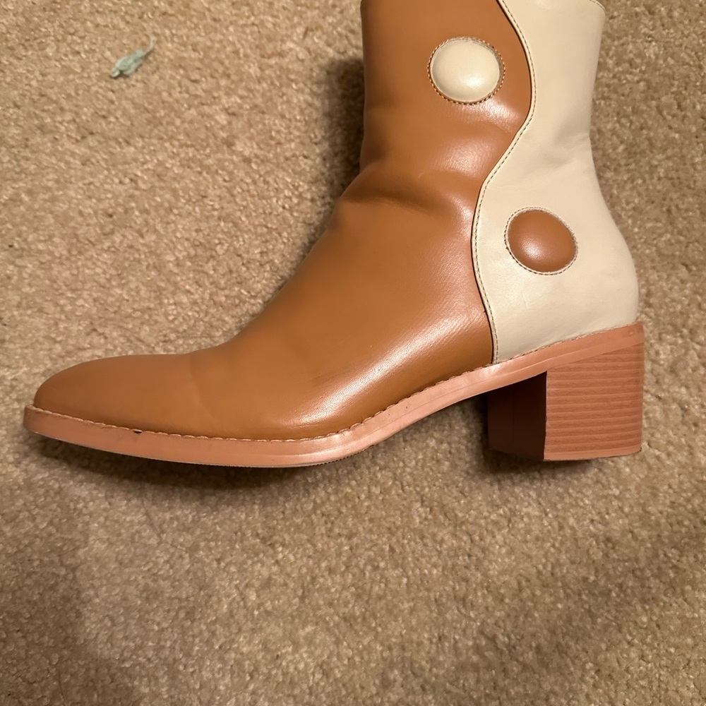 MCLC balancing act boots size 9